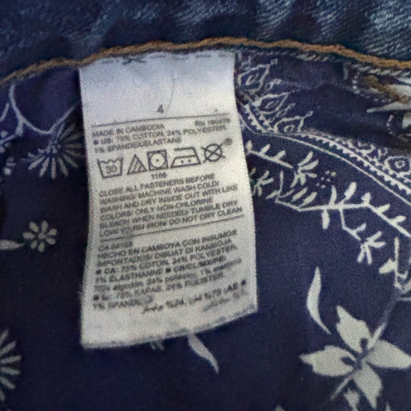 PAISLEY POCKETS * UNIQUE OLD NAVY DENIM DISTRESSED SHORTS * PATCHES * NO HOLES - Picture 10 of 11